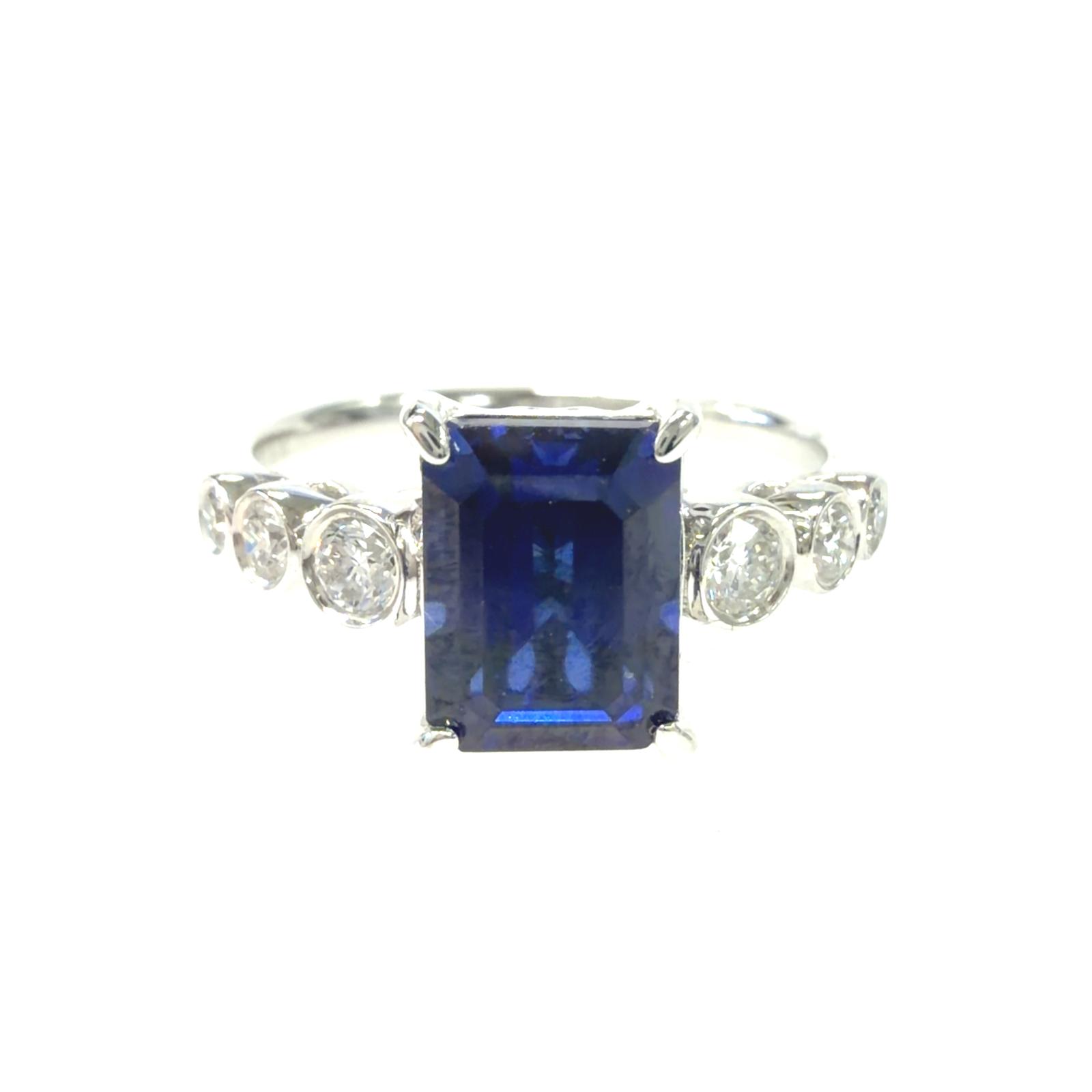 LAB GROWN DIAMOND GEMMA RING 1SA-2.27CT 6RD-0.26CTW 14KW-2.39GR