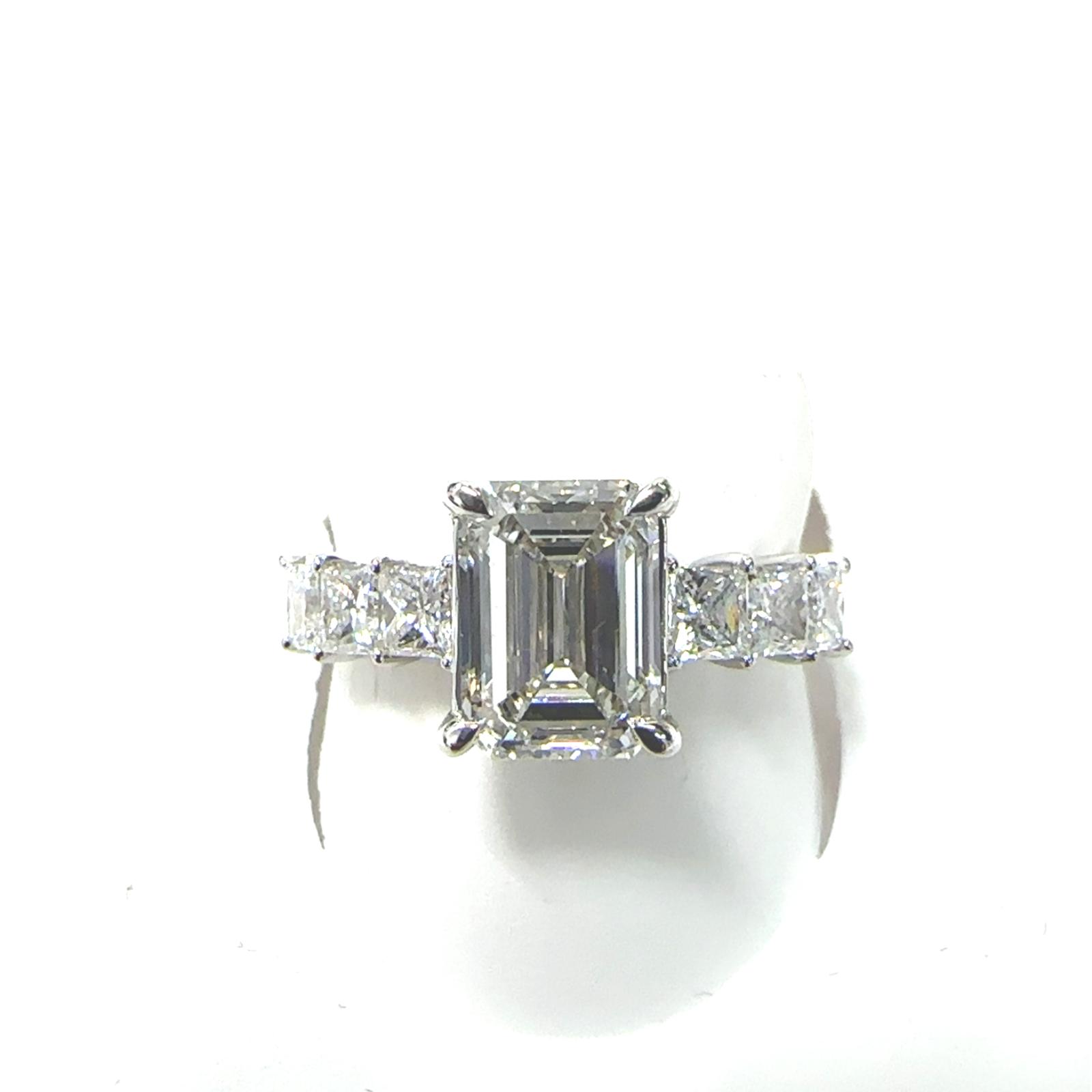 14KW LAB GROWN DIAMOND ENGAGEMENT RING 1EM-2.48CT 6PR-0.89CTW  14KW-2.05GR