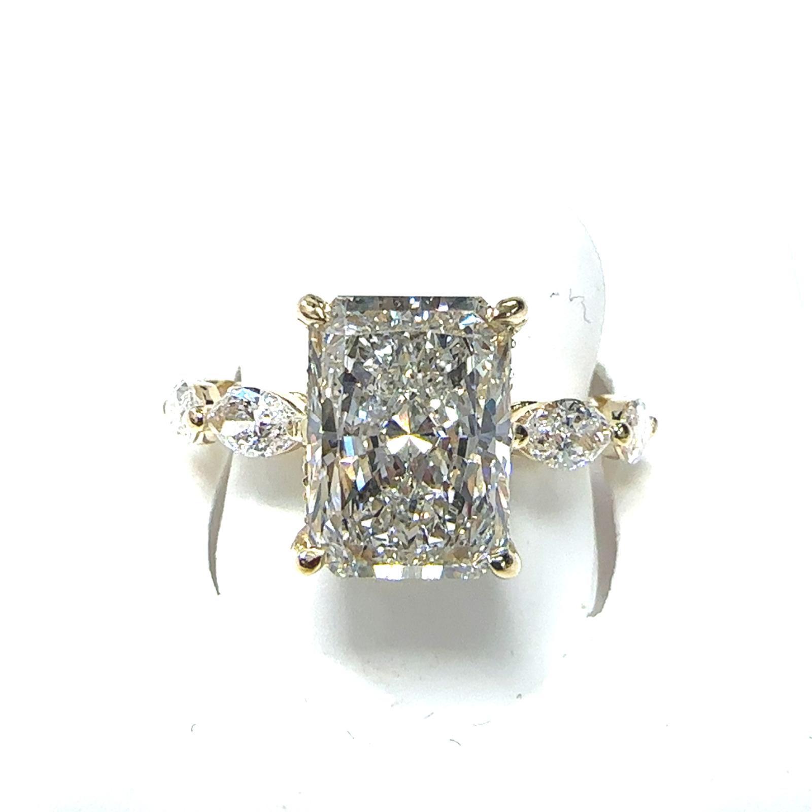 14KY LAB GROWN DIAMOND HH ENGAGEMENT RING 1RA-4.03CT 6PR-1.1.22CT 16RD-0.21CT 14KY-2.37GR