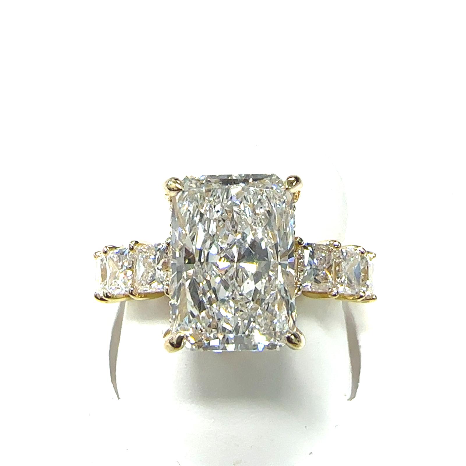 14KY LAB GROWN DIAMOND HH ENGAGEMENT RING 1RA-4.09CT 6PR-1.27CT 16RD-0.21CT 14KY-2.28GR