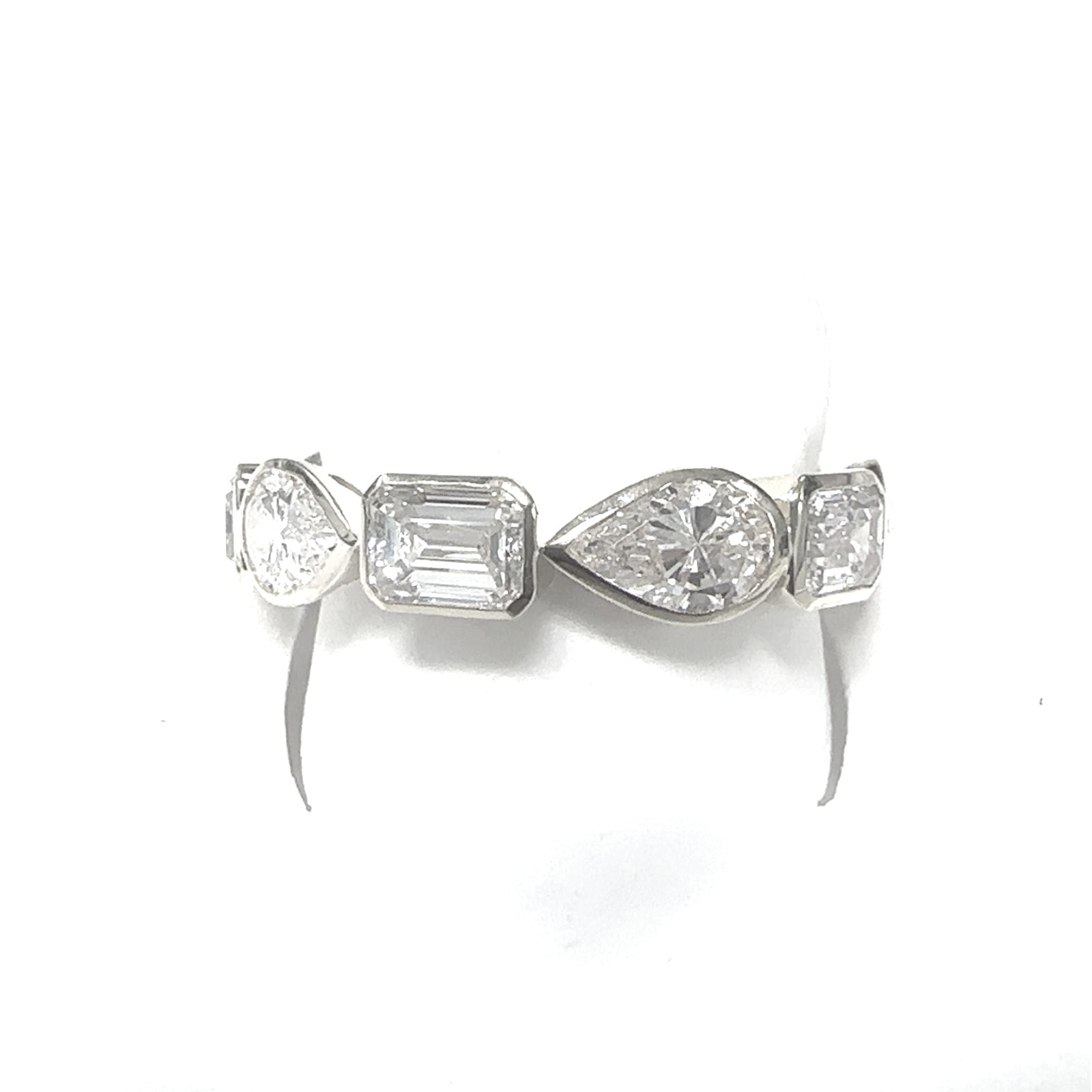 14KW LAB GROWN DIAMOND MIXED FANCY SHAPE BEZEL SET EAST WEST BAND 7D-2.99CT 14KW-2.04GR