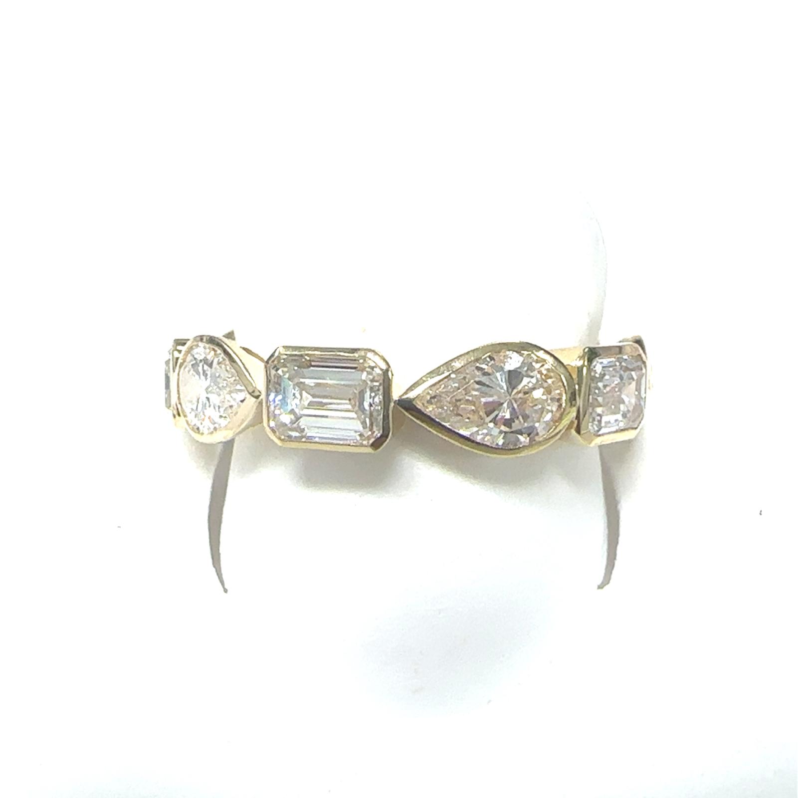 14KY LAB GROWN DIAMOND MIXED FANCY SHAPE BEZEL SET EAST WEST BAND 7D-3.12CT 14KW-2.04GR